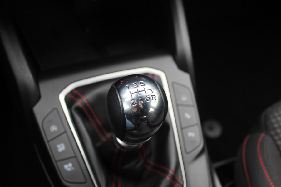 Ford Focus 1.0 EcoBoost ST Line Business / CarPlay / Keyless / Parkeerhulp V+A / 18'' / Stuur+Stoelverwarming / LED / DAB / Cruise Control