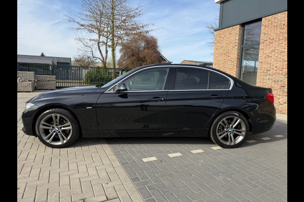 BMW 3-serie 320i Luxury Edition| M-Stuur | Leder | CarPlay | Schuifdak