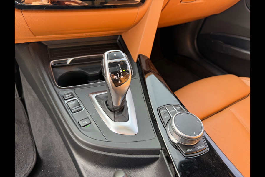 BMW 3-serie 320i Luxury Edition| M-Stuur | Leder | CarPlay | Schuifdak