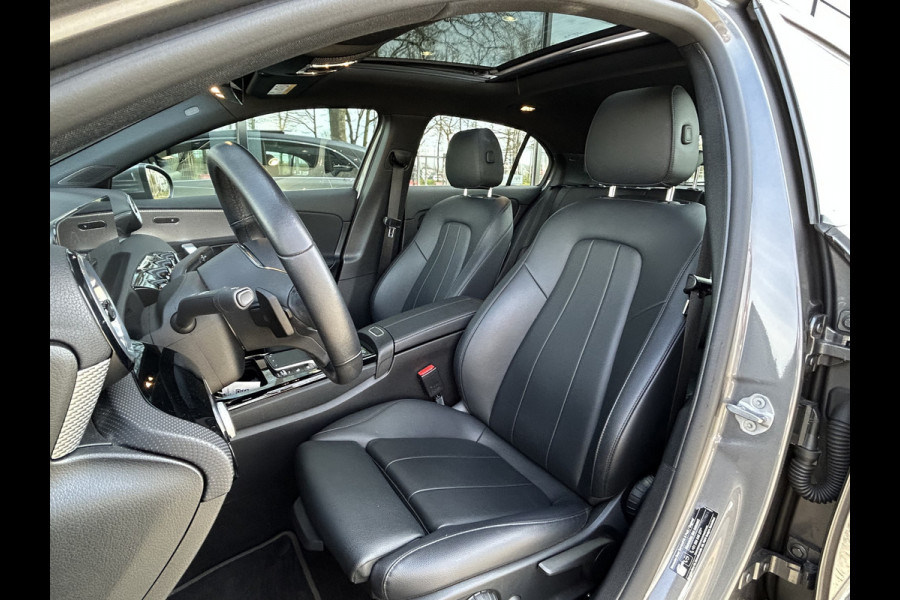 Mercedes-Benz A-Klasse 200 Luxury 164pk // Panoramadak // Carplay // Sfeerverlichting // MultiBeam LED // Keyless Entry // Camera // Advanced Audio