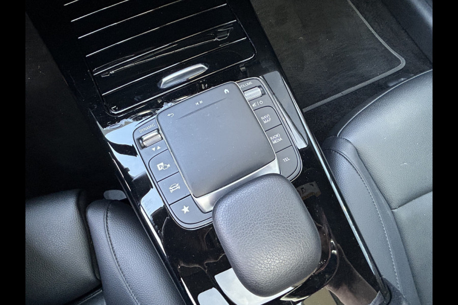 Mercedes-Benz A-Klasse 200 Luxury 164pk // Panoramadak // Carplay // Sfeerverlichting // MultiBeam LED // Keyless Entry // Camera // Advanced Audio