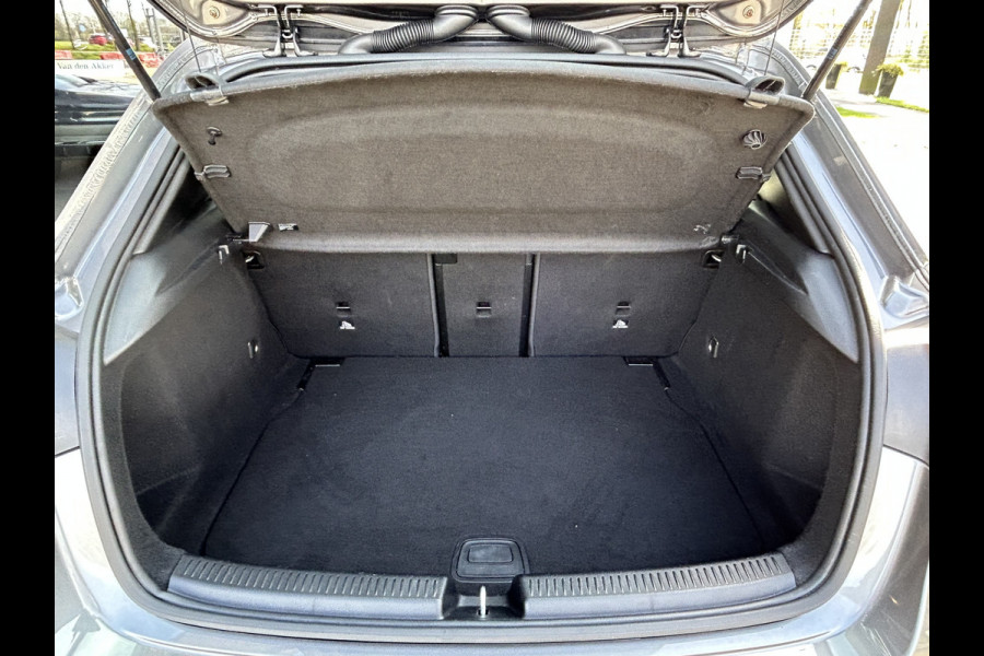 Mercedes-Benz A-Klasse 200 Luxury 164pk // Panoramadak // Carplay // Sfeerverlichting // MultiBeam LED // Keyless Entry // Camera // Advanced Audio