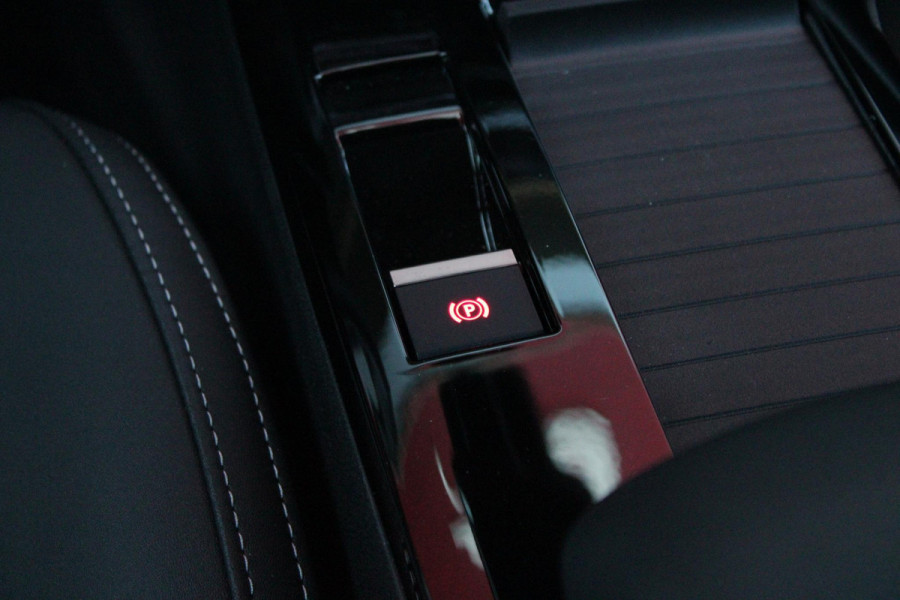 Citroën C4 C4 1.2 HYbrid 145PK MAX | HEAD UP DISPLAY | CAMERA VOOR + ACHTER | NAVIGATIE | DRAADLOZE TELEFOONLADER | FULL LED KOPLAMPEN | DRAADLOZE APPLE CARPLAY/ANDROID AUTO | 18" LICHTMETALEN VELGEN | ADAPTIVE CRUISE CONTROL | CLIMATE CONTROL | LEDEREN BEKLEDING | DAB+ RADIO | KEYLESS ENTRY/START |