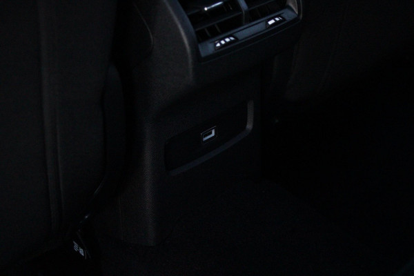 Citroën C4 C4 1.2 HYbrid 145PK MAX | HEAD UP DISPLAY | CAMERA VOOR + ACHTER | NAVIGATIE | DRAADLOZE TELEFOONLADER | FULL LED KOPLAMPEN | DRAADLOZE APPLE CARPLAY/ANDROID AUTO | 18" LICHTMETALEN VELGEN | ADAPTIVE CRUISE CONTROL | CLIMATE CONTROL | LEDEREN BEKLEDING | DAB+ RADIO | KEYLESS ENTRY/START |