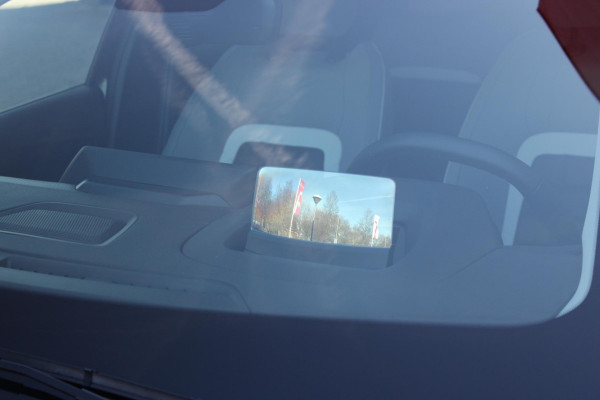 Citroën C4 C4 1.2 HYbrid 145PK MAX | HEAD UP DISPLAY | CAMERA VOOR + ACHTER | NAVIGATIE | DRAADLOZE TELEFOONLADER | FULL LED KOPLAMPEN | DRAADLOZE APPLE CARPLAY/ANDROID AUTO | 18" LICHTMETALEN VELGEN | ADAPTIVE CRUISE CONTROL | CLIMATE CONTROL | LEDEREN BEKLEDING | DAB+ RADIO | KEYLESS ENTRY/START |