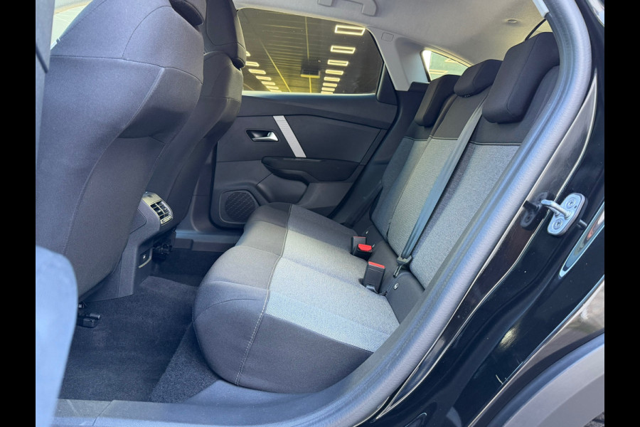 Citroën C4 1.2 PureTech Feel 131Pk Automaat| Airco | Navigatie | Cruise control | Camera | 18".