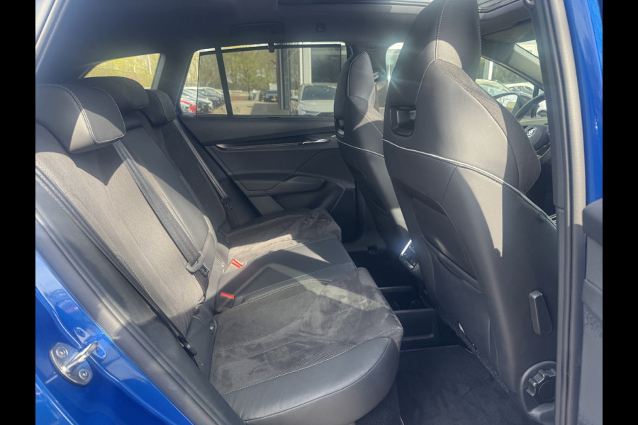 Škoda ENYAQ iV 60 Sportline / NIEUWSTAAT! / SoH 95,5% / Trekhaak /  Panoramadak / Camera / Leder&Alcantara / 20'' / Keyless / Matrix LED / Sfeerverlichting / Stoelverwamring / DAB / ACC