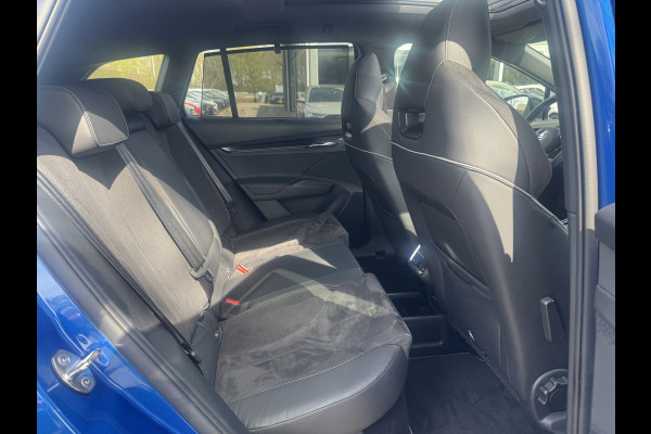 Škoda ENYAQ iV 60 Sportline / NIEUWSTAAT! / SoH 95,5% / Trekhaak /  Panoramadak / Camera / Leder&Alcantara / 20'' / Keyless / Matrix LED / Sfeerverlichting / Stoelverwamring / DAB / ACC