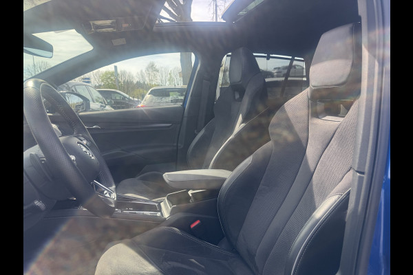 Škoda ENYAQ iV 60 Sportline / NIEUWSTAAT! / SoH 95,5% / Trekhaak /  Panoramadak / Camera / Leder&Alcantara / 20'' / Keyless / Matrix LED / Sfeerverlichting / Stoelverwamring / DAB / ACC