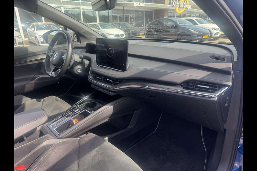 Škoda ENYAQ iV 60 Sportline / NIEUWSTAAT! / SoH 95,5% / Trekhaak /  Panoramadak / Camera / Leder&Alcantara / 20'' / Keyless / Matrix LED / Sfeerverlichting / Stoelverwamring / DAB / ACC