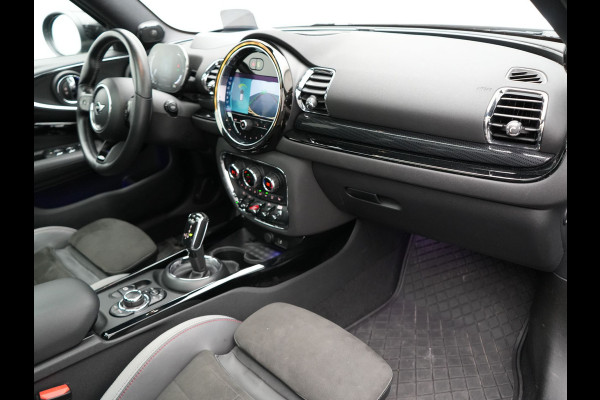 MINI Clubman 2.0 Cooper S John Cooper Works FACELIFT 179pk Dealer O.H | Panodak | Adaptive Cruise | Alcantara JCW Sportstoelen | Head Up | Harman Kardon | 19"L.M | Trekhaak Afn. | Camera | Keyless |