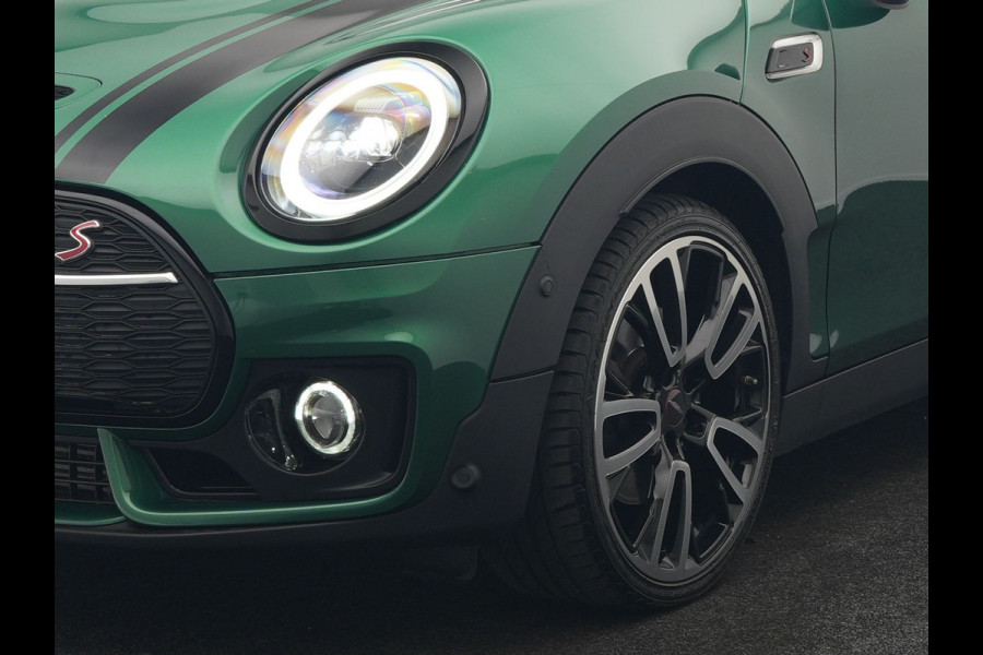 MINI Clubman 2.0 Cooper S John Cooper Works FACELIFT 179pk Dealer O.H | Panodak | Adaptive Cruise | Alcantara JCW Sportstoelen | Head Up | Harman Kardon | 19"L.M | Trekhaak Afn. | Camera | Keyless |