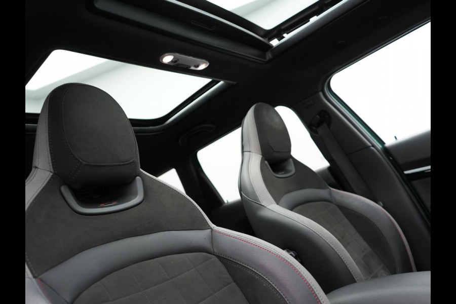 MINI Clubman 2.0 Cooper S John Cooper Works FACELIFT 179pk Dealer O.H | Panodak | Adaptive Cruise | Alcantara JCW Sportstoelen | Head Up | Harman Kardon | 19"L.M | Trekhaak Afn. | Camera | Keyless |