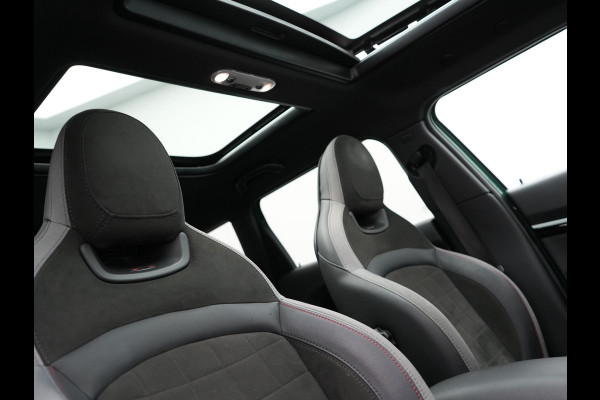 MINI Clubman 2.0 Cooper S John Cooper Works FACELIFT 179pk Dealer O.H | Panodak | Adaptive Cruise | Alcantara JCW Sportstoelen | Head Up | Harman Kardon | 19"L.M | Trekhaak Afn. | Camera | Keyless |