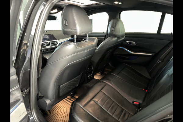 BMW 3-serie 330i High Executive M Sport Pano|HuD|Sfeer|NAP