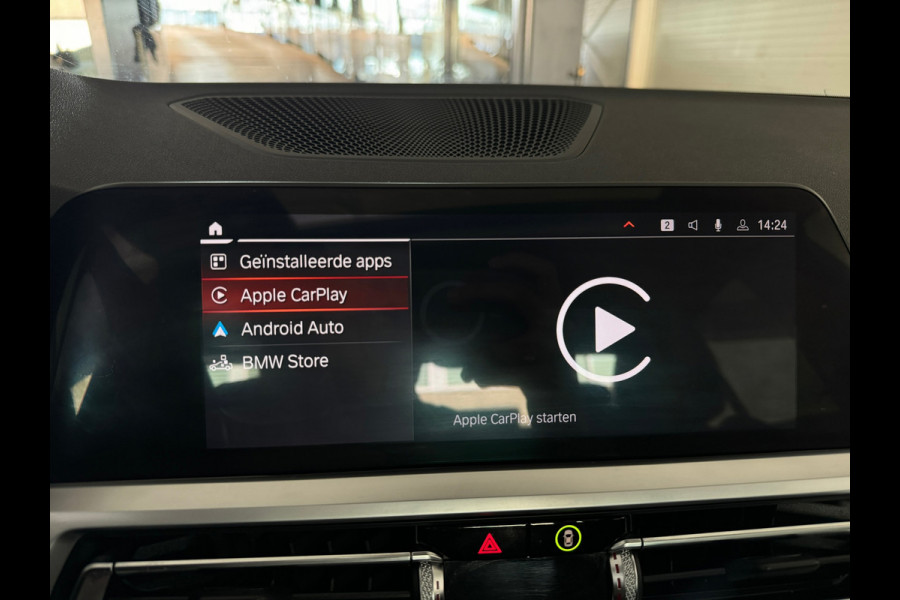 BMW 3-serie 330i High Executive M Sport Pano|HuD|Sfeer|NAP
