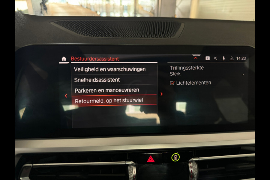 BMW 3-serie 330i High Executive M Sport Pano|HuD|Sfeer|NAP