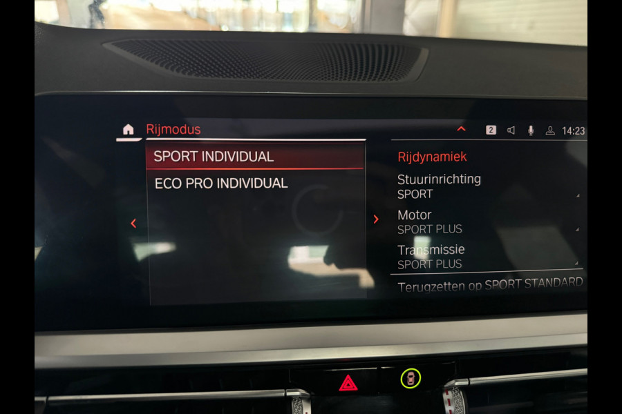 BMW 3-serie 330i High Executive M Sport Pano|HuD|Sfeer|NAP