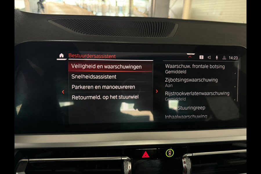 BMW 3-serie 330i High Executive M Sport Pano|HuD|Sfeer|NAP