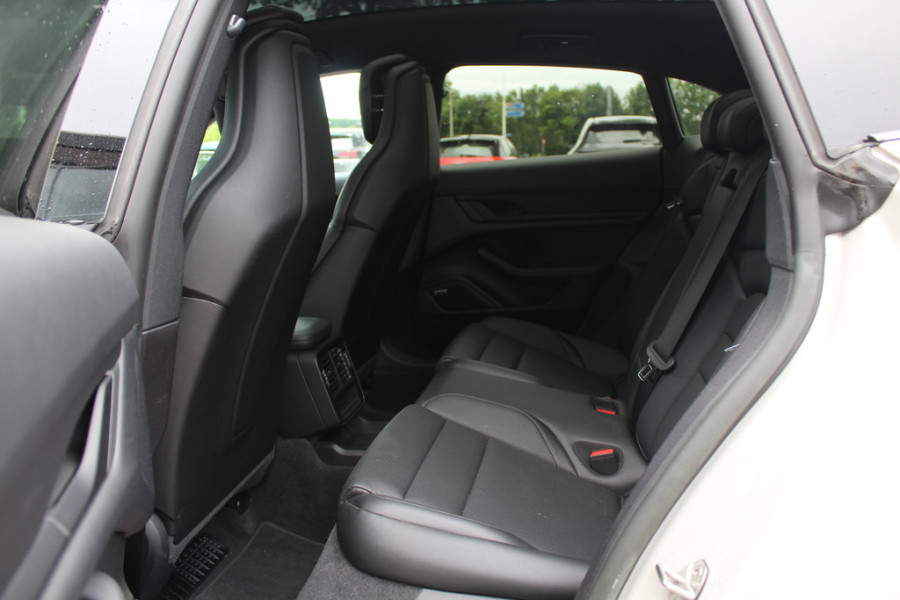 Porsche Taycan Performance 84 kWh / SoH 92% / Panoramadak / Camera / Luchtvering / 20'' / Leder / Stoelverwarming / DAB / ACC