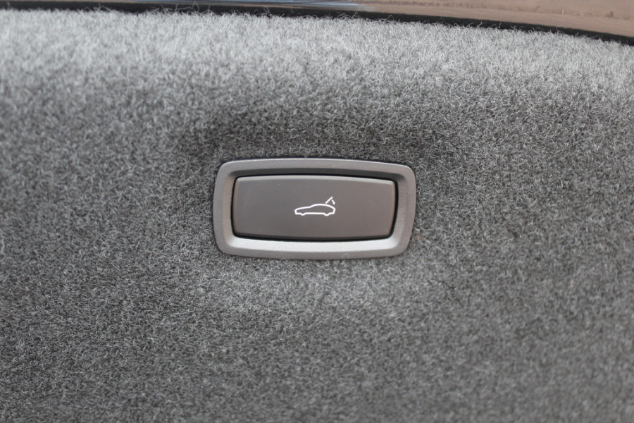 Porsche Taycan Performance 84 kWh / SoH 92% / Panoramadak / Camera / Luchtvering / 20'' / Leder / Stoelverwarming / DAB / ACC