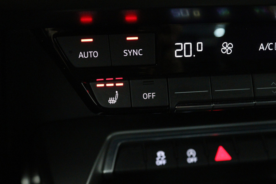 Audi A3 Sportback 30 TFSI S edition (DIGITALE COCKPIT, STOELVERWARMING, CRUISE ADAPTIEF, NAVIGATIE, PARKEERSENSOREN)