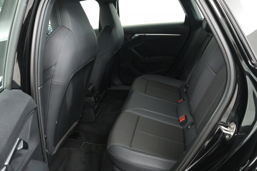 Audi A3 Sportback 30 TFSI S edition (DIGITALE COCKPIT, STOELVERWARMING, CRUISE ADAPTIEF, NAVIGATIE, PARKEERSENSOREN)