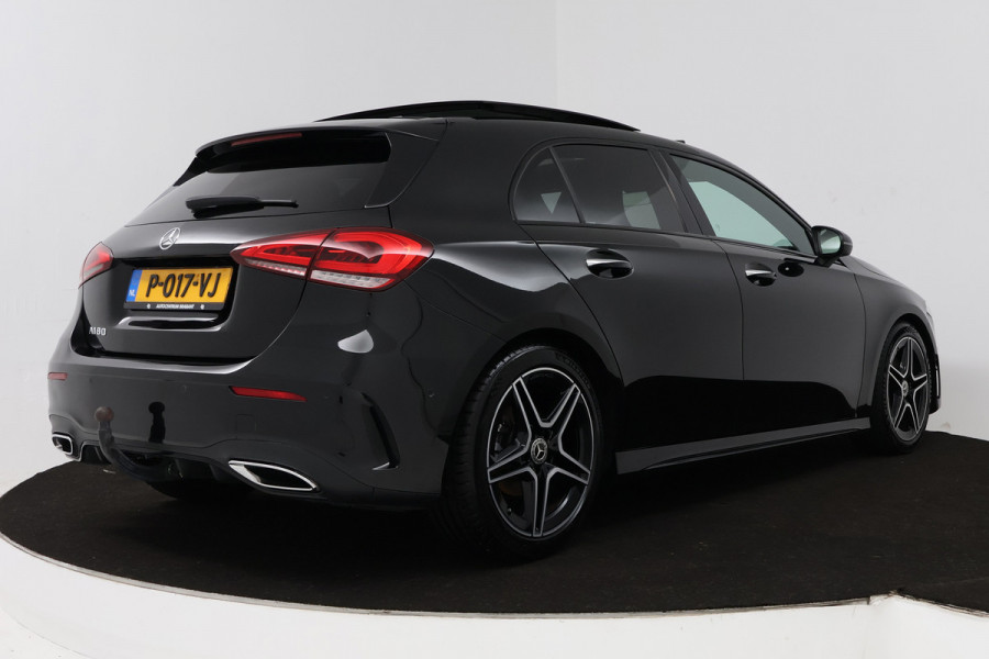 Mercedes-Benz A-Klasse 180 Business Solution AMG (PANORAMADAK, TREKHAAK AFNEEMBAAR, STOELVERWARMING, SFEERVERLICHTING, CAMERA)
