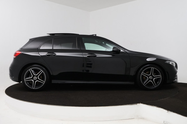 Mercedes-Benz A-Klasse 180 Business Solution AMG (PANORAMADAK, TREKHAAK AFNEEMBAAR, STOELVERWARMING, SFEERVERLICHTING, CAMERA)