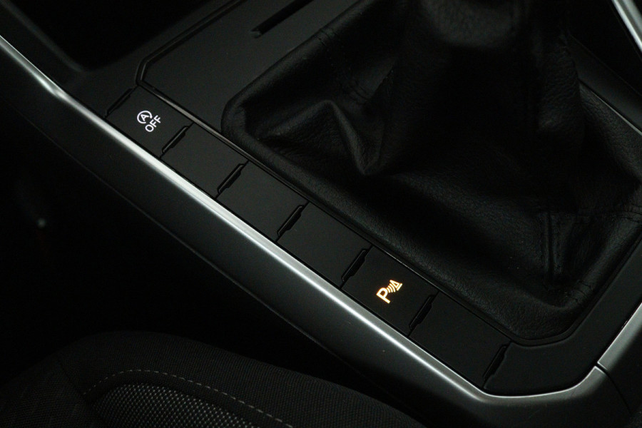 Volkswagen Polo 1.0 TSI Life (NAVIGATIE, CARPLAY, CRUISE CONTROL ADAPTIEF, PARKEERSENSOREN)