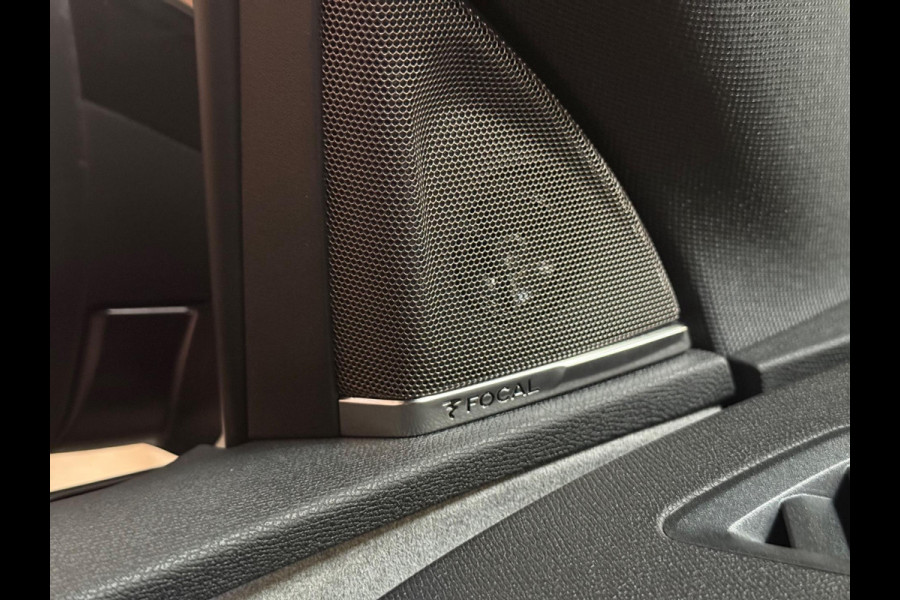 Peugeot 3008 1.6 HYbrid4 300 GT | Pano | Focal | Nachtzicht | Trekhaak | Keyless | CarPlay