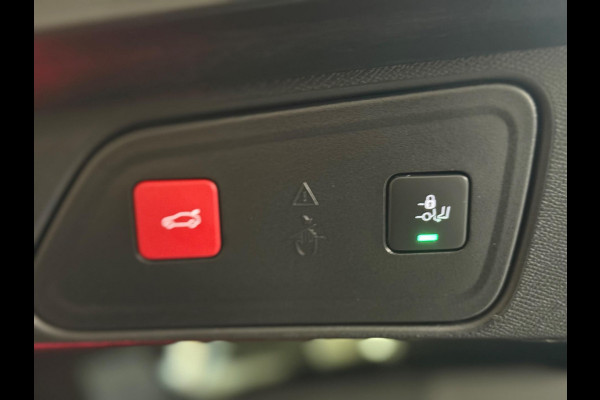 Peugeot 3008 1.6 HYbrid4 300 GT | Pano | Focal | Nachtzicht | Trekhaak | Keyless | CarPlay