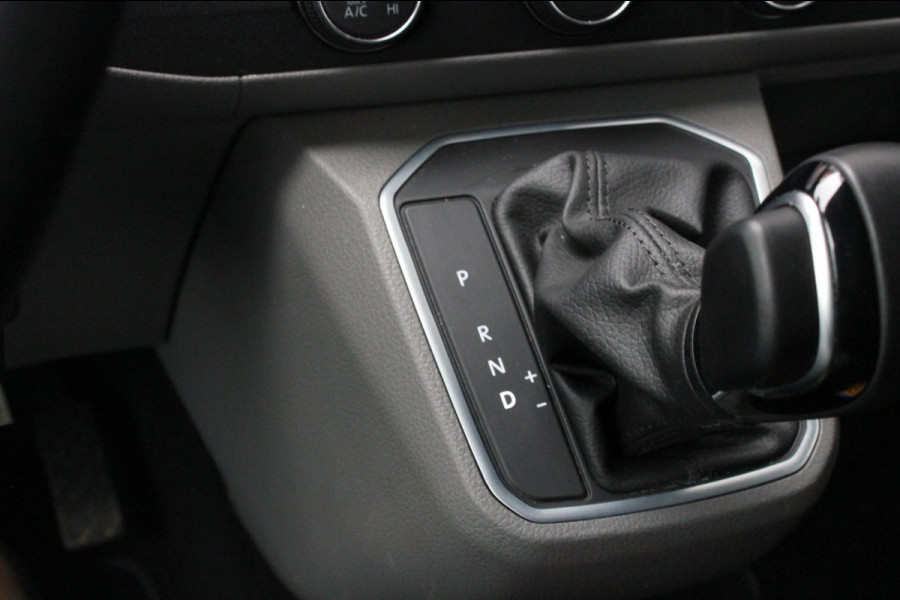 Volkswagen Transporter 2.0 TDI L2H1 150PK NEW LAGE BIJTELLING BULLI / LEDEREN BEKLEDING / DUBBEL CABINE / NAVIGATIE / ACTIVE