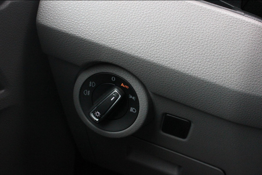 Volkswagen Transporter 2.0 TDI L2H1 150PK NEW LAGE BIJTELLING BULLI / LEDEREN BEKLEDING / DUBBEL CABINE / NAVIGATIE / ACTIVE