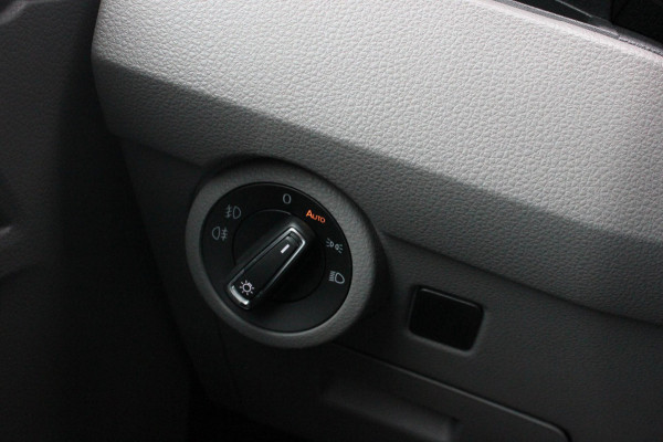 Volkswagen Transporter 2.0 TDI L2H1 150PK NEW LAGE BIJTELLING BULLI / LEDEREN BEKLEDING / DUBBEL CABINE / NAVIGATIE / ACTIVE