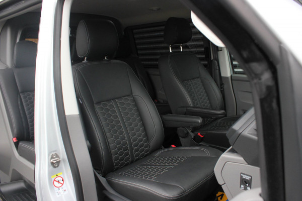 Volkswagen Transporter 2.0 TDI L2H1 150PK NEW LAGE BIJTELLING BULLI / LEDEREN BEKLEDING / DUBBEL CABINE / NAVIGATIE / ACTIVE