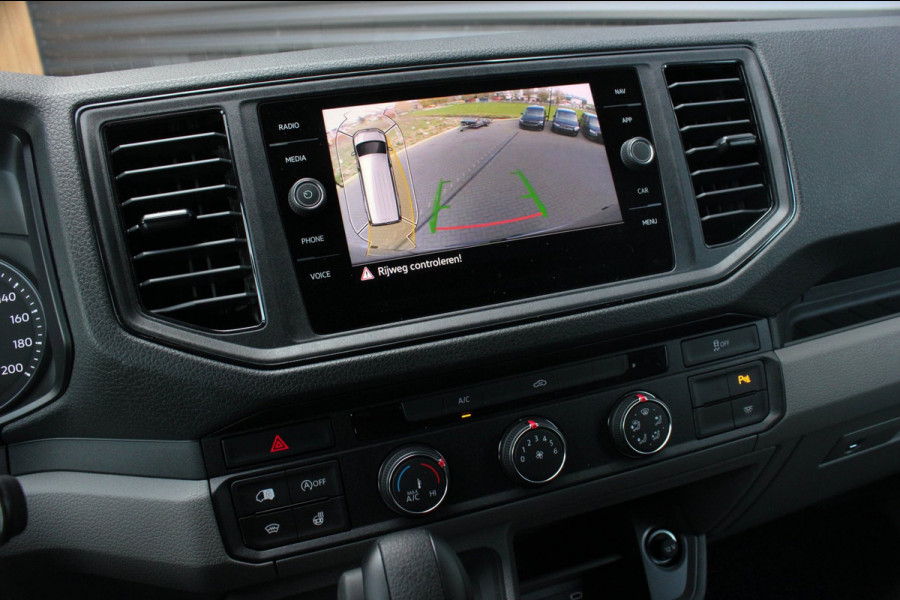 Volkswagen Crafter 2.0 TDI L3H3 Highline LED / XENON / APPLE CARPLAY / NAVIGATIE / DSG / FULL BLACK / 140PK / AUTOMAAT / 3-ZITS