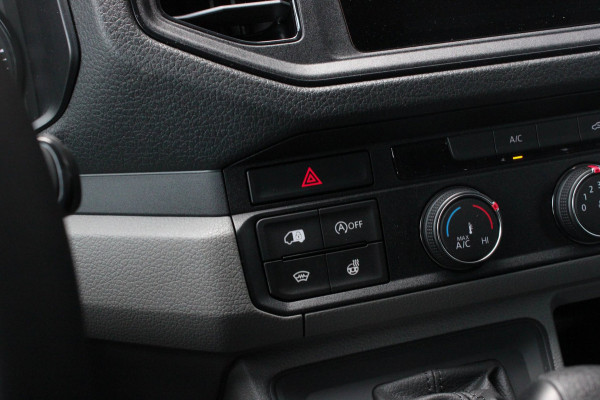 Volkswagen Crafter 2.0 TDI L3H3 Highline LED / XENON / APPLE CARPLAY / NAVIGATIE / DSG / FULL BLACK / 140PK / AUTOMAAT / 3-ZITS