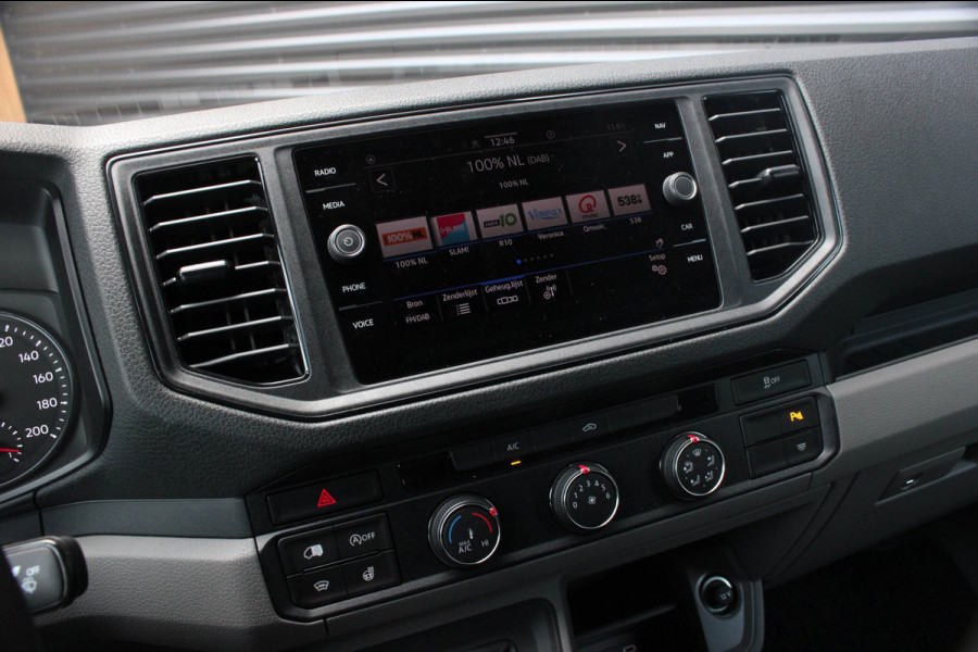 Volkswagen Crafter 2.0 TDI L3H3 Highline LED / XENON / APPLE CARPLAY / NAVIGATIE / DSG / FULL BLACK / 140PK / AUTOMAAT / 3-ZITS