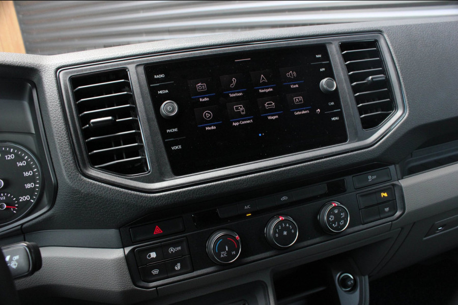 Volkswagen Crafter 2.0 TDI L3H3 Highline LED / XENON / APPLE CARPLAY / NAVIGATIE / DSG / FULL BLACK / 140PK / AUTOMAAT / 3-ZITS