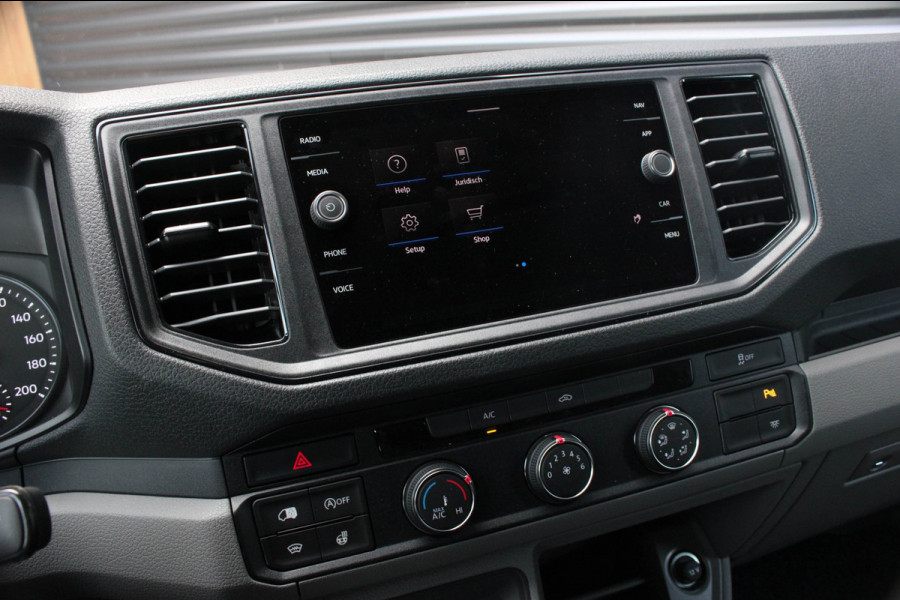 Volkswagen Crafter 2.0 TDI L3H3 Highline LED / XENON / APPLE CARPLAY / NAVIGATIE / DSG / FULL BLACK / 140PK / AUTOMAAT / 3-ZITS