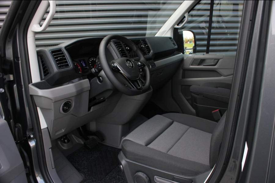 Volkswagen Crafter 2.0 TDI L3H3 Highline LED / XENON / APPLE CARPLAY / NAVIGATIE / DSG / FULL BLACK / 140PK / AUTOMAAT / 3-ZITS