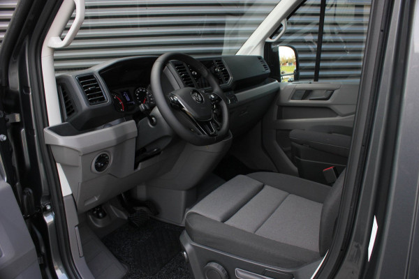 Volkswagen Crafter 2.0 TDI L3H3 Highline LED / XENON / APPLE CARPLAY / NAVIGATIE / DSG / FULL BLACK / 140PK / AUTOMAAT / 3-ZITS