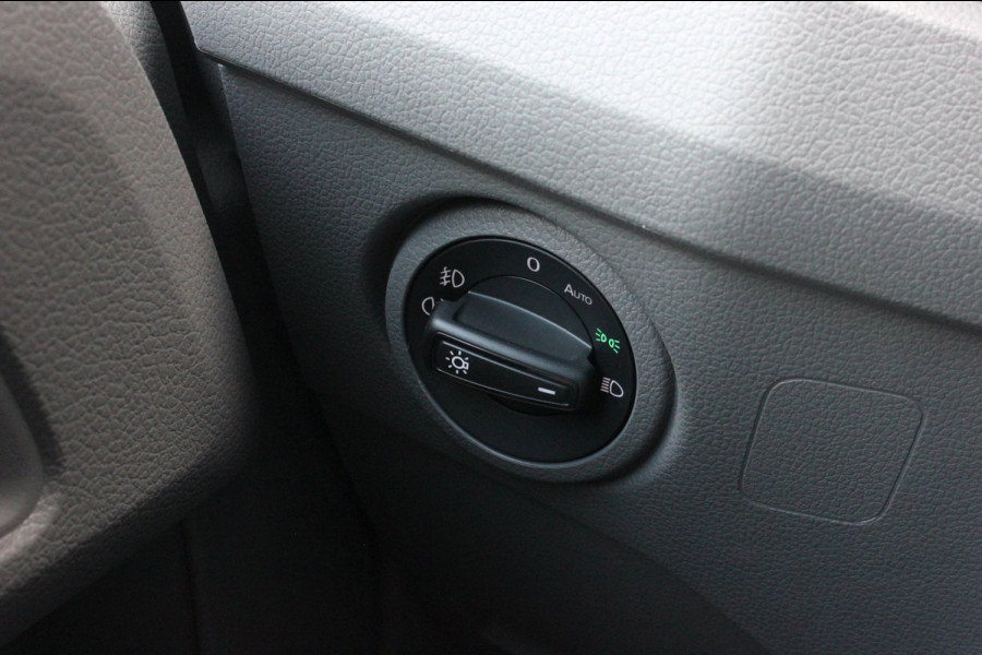 Volkswagen Crafter 2.0 TDI L3H3 Highline LED / XENON / APPLE CARPLAY / NAVIGATIE / DSG / FULL BLACK / 140PK / AUTOMAAT / 3-ZITS