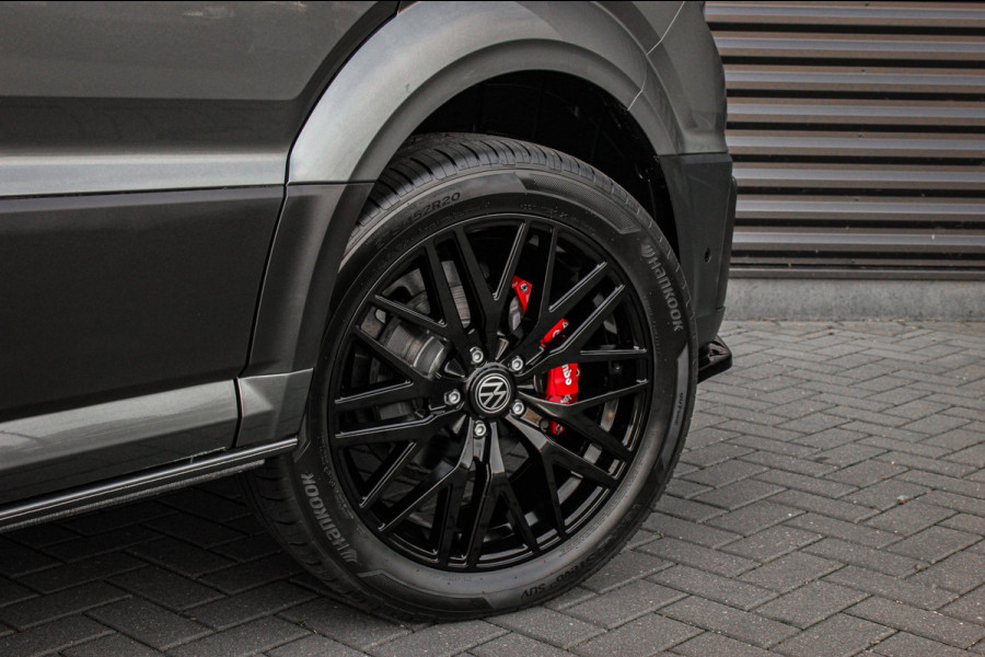 Volkswagen Crafter 2.0 TDI L3H3 Highline LED / XENON / APPLE CARPLAY / NAVIGATIE / DSG / FULL BLACK / 140PK / AUTOMAAT / 3-ZITS