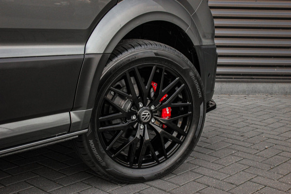 Volkswagen Crafter 2.0 TDI L3H3 Highline LED / XENON / APPLE CARPLAY / NAVIGATIE / DSG / FULL BLACK / 140PK / AUTOMAAT / 3-ZITS