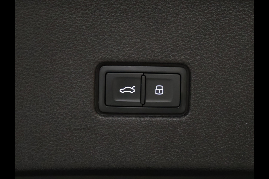 Audi Q8 60 TFSI e quattro Competition [SCHUIFDAK, RS STOELEN, B&O, TREKHAAK, APPLE CARPLAY, MEMORY SEATS, HEAD-UP, LEDEREN SPORTSTOELEN, STOELVERKOELING, STUURVERWARMING, 360 CAMERA, ADAPTIVE CRUISE, NIEUWSTAAT]