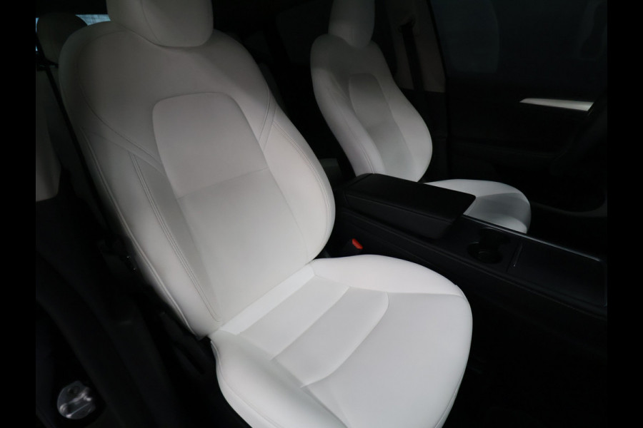 Tesla Model Y RWD 58 kWh [AUTOPILOT, TREKHAAK AFNEEMBAAR, PANORAMADAK, STUURVERWARMING, STOELVERWARMING, CAMERA, ELEKTRISCHE ACHTERKLEP, PDC V+A, VOL LEDER, CRUISE CONTROL, NIEUWSTAAT]