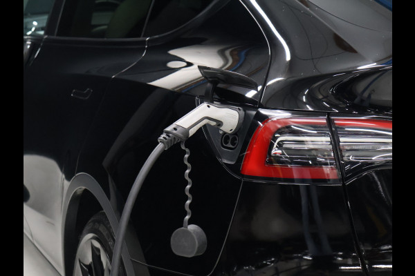 Tesla Model Y RWD 58 kWh [AUTOPILOT, TREKHAAK AFNEEMBAAR, PANORAMADAK, STUURVERWARMING, STOELVERWARMING, CAMERA, ELEKTRISCHE ACHTERKLEP, PDC V+A, VOL LEDER, CRUISE CONTROL, NIEUWSTAAT]