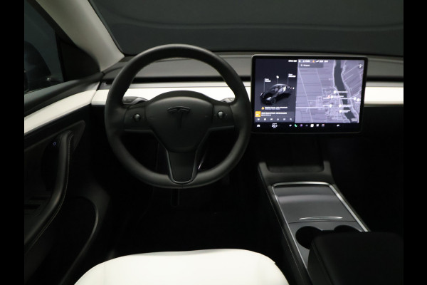 Tesla Model Y RWD 58 kWh [AUTOPILOT, TREKHAAK AFNEEMBAAR, PANORAMADAK, STUURVERWARMING, STOELVERWARMING, CAMERA, ELEKTRISCHE ACHTERKLEP, PDC V+A, VOL LEDER, CRUISE CONTROL, NIEUWSTAAT]